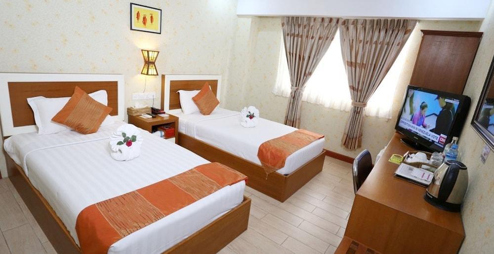 Hotel Kan Kaw Rangoon Buitenkant foto