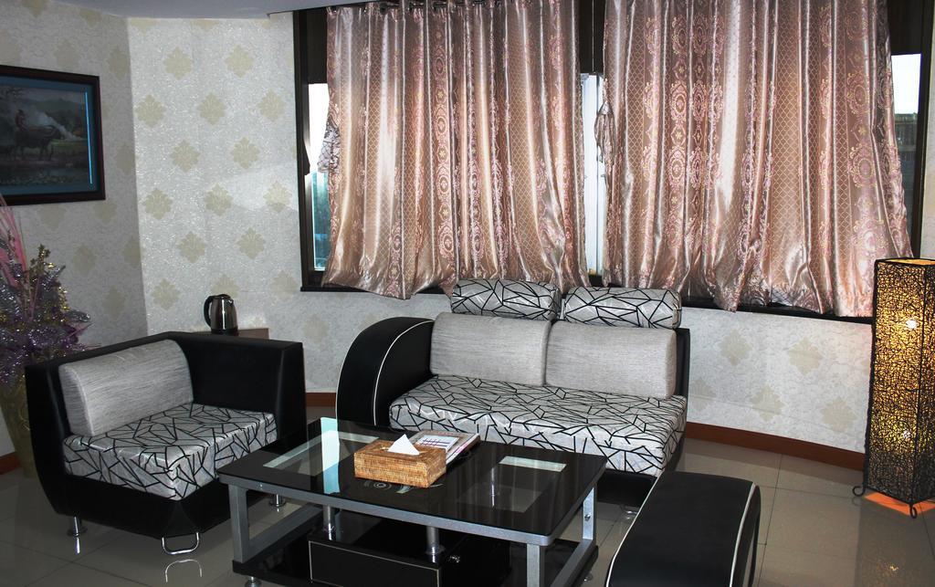 Hotel Kan Kaw Rangoon Buitenkant foto
