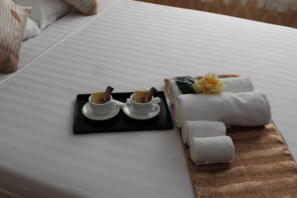 Hotel Kan Kaw Rangoon Buitenkant foto
