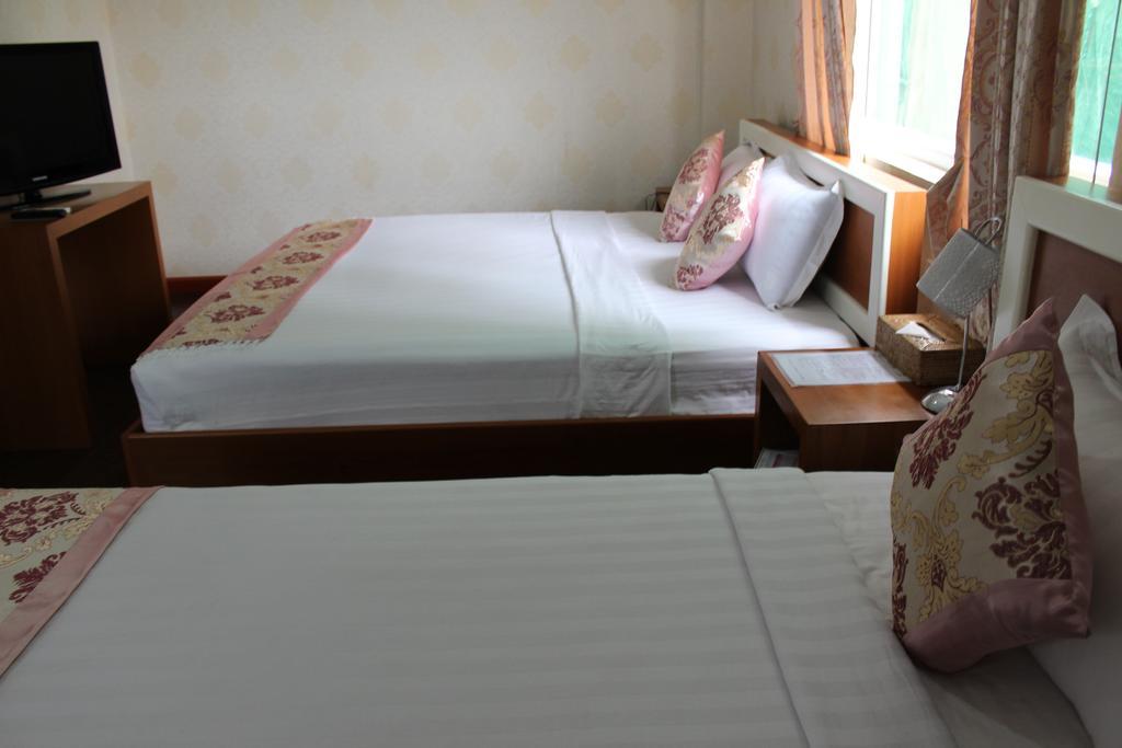 Hotel Kan Kaw Rangoon Buitenkant foto