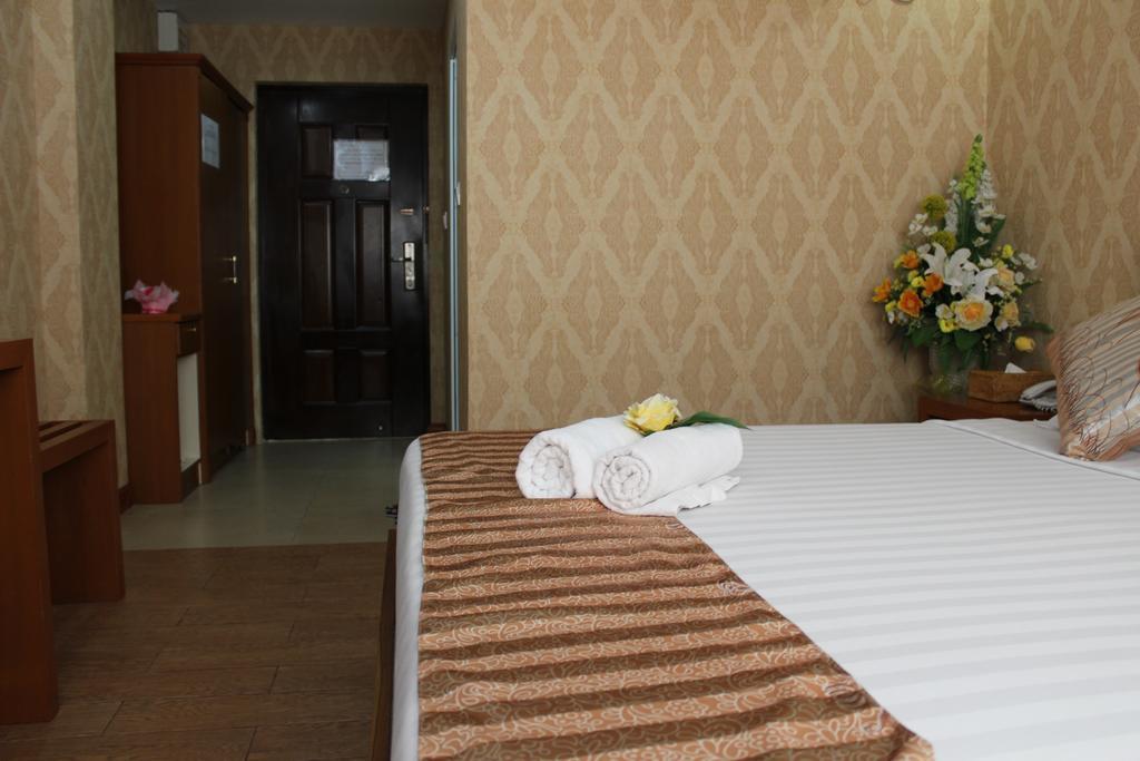 Hotel Kan Kaw Rangoon Buitenkant foto