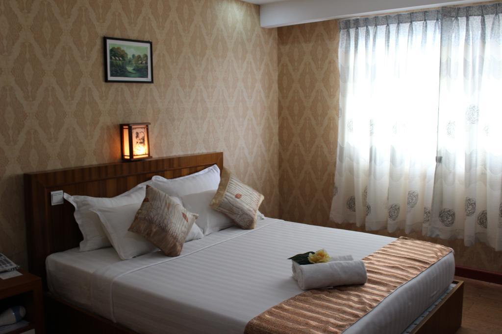 Hotel Kan Kaw Rangoon Buitenkant foto