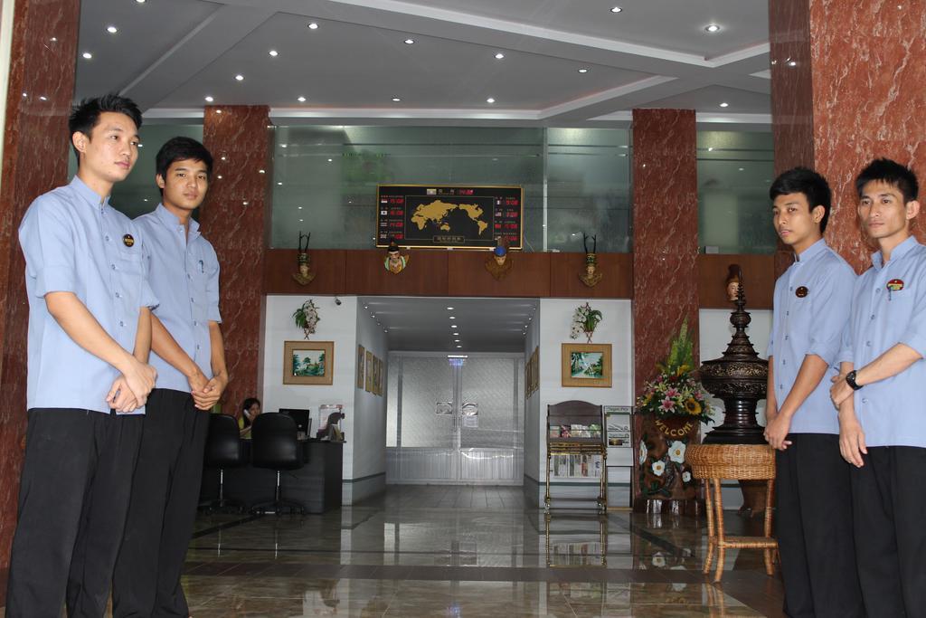 Hotel Kan Kaw Rangoon Buitenkant foto