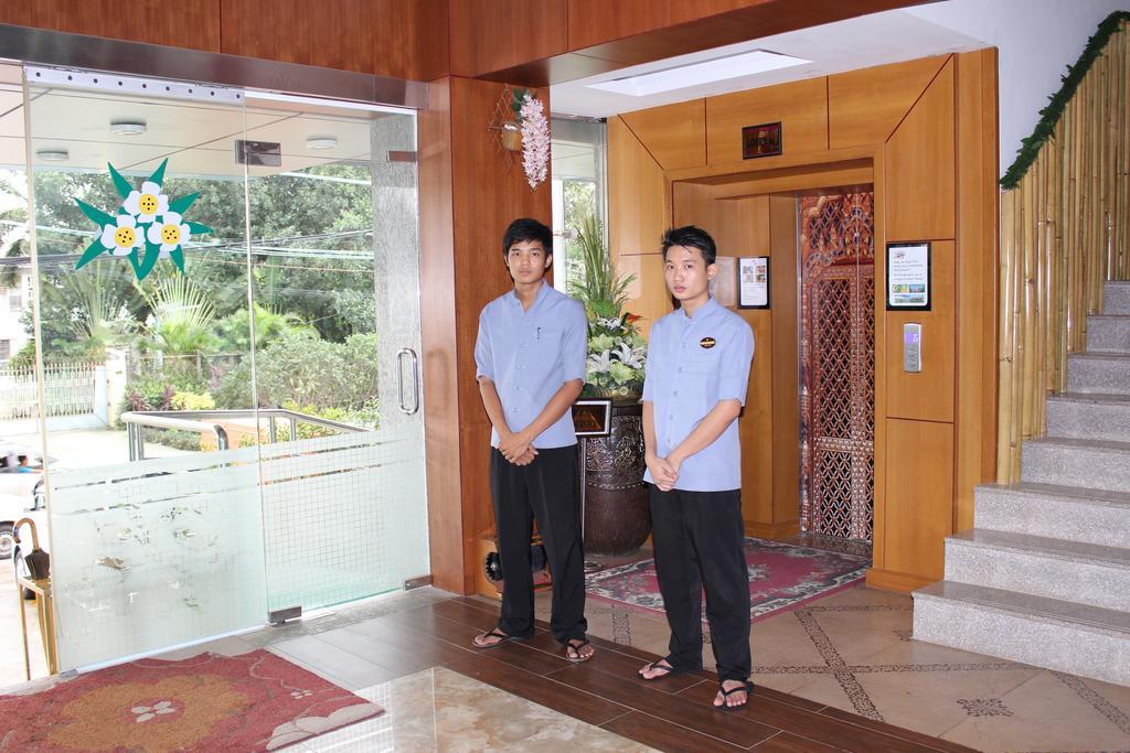 Hotel Kan Kaw Rangoon Buitenkant foto